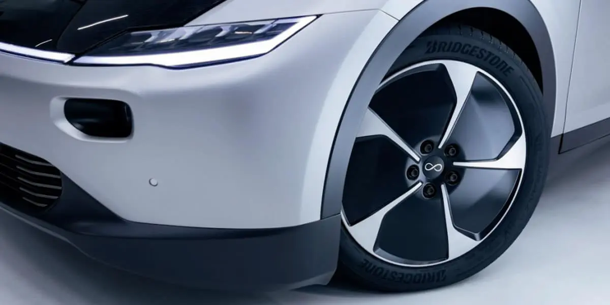 neumaticos-Bridgestone-especificos-Lightyear-One