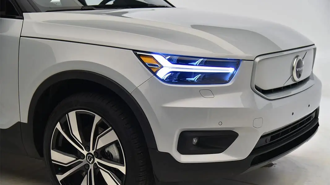Faros-LED-estandar-Volvo-XC40-Recharge