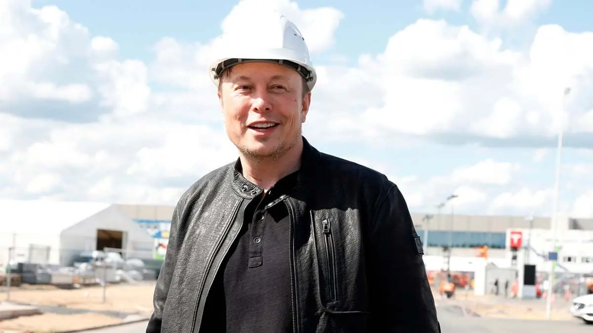 Elon Musk visitando la Gigafactory de Berlin (Alemania)