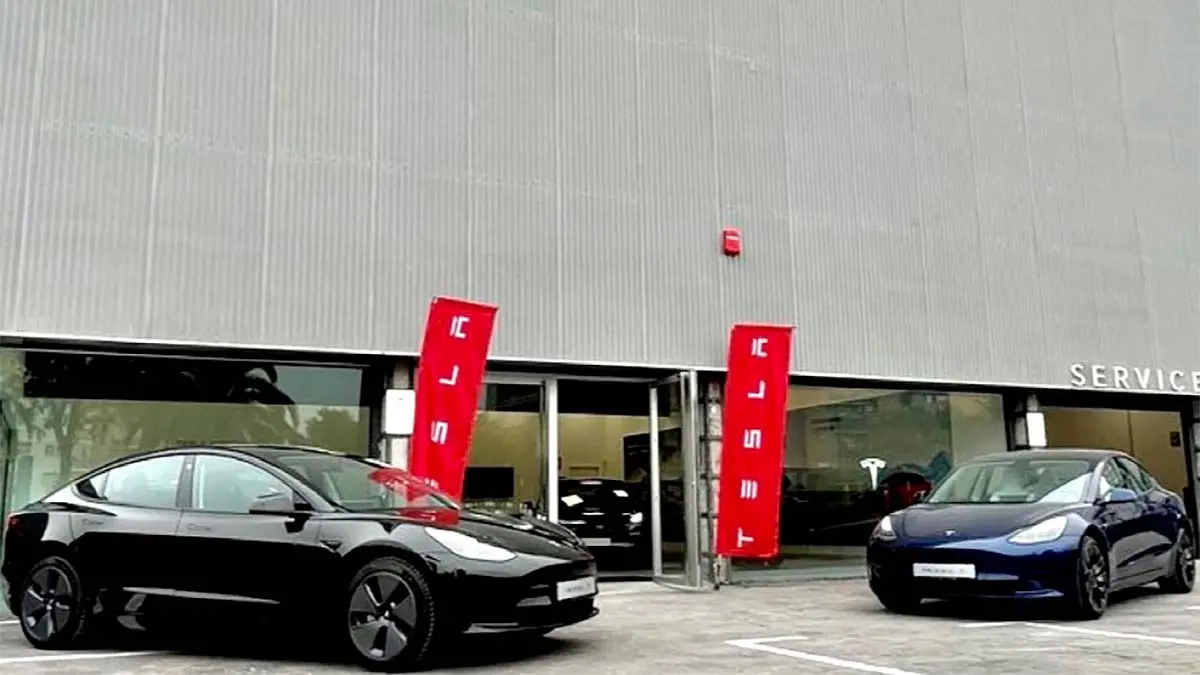 Foto del nuevo Tesla Service Center y tienda en Sevilla