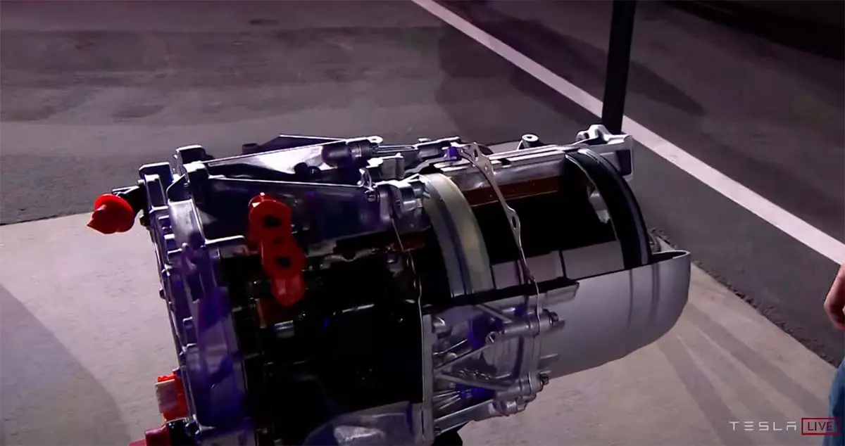 Foto del nuevo motor el&eacute;ctrico del Tesla Model S  Plaid