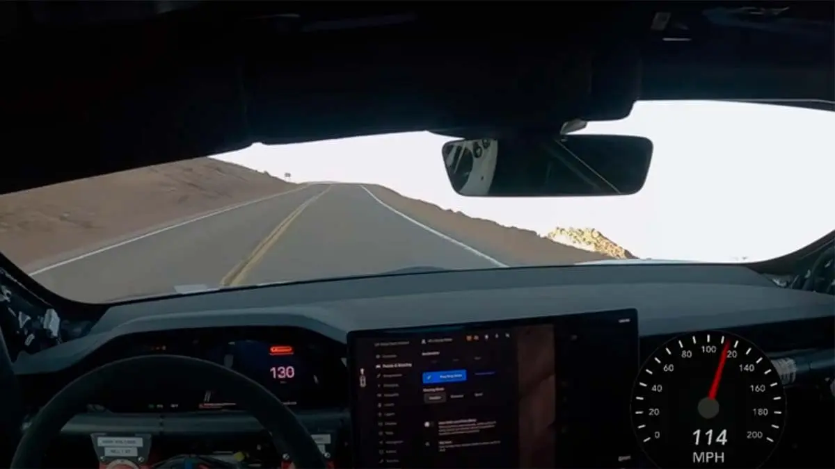 Pilotando un Tesla Model S Plaid modificado