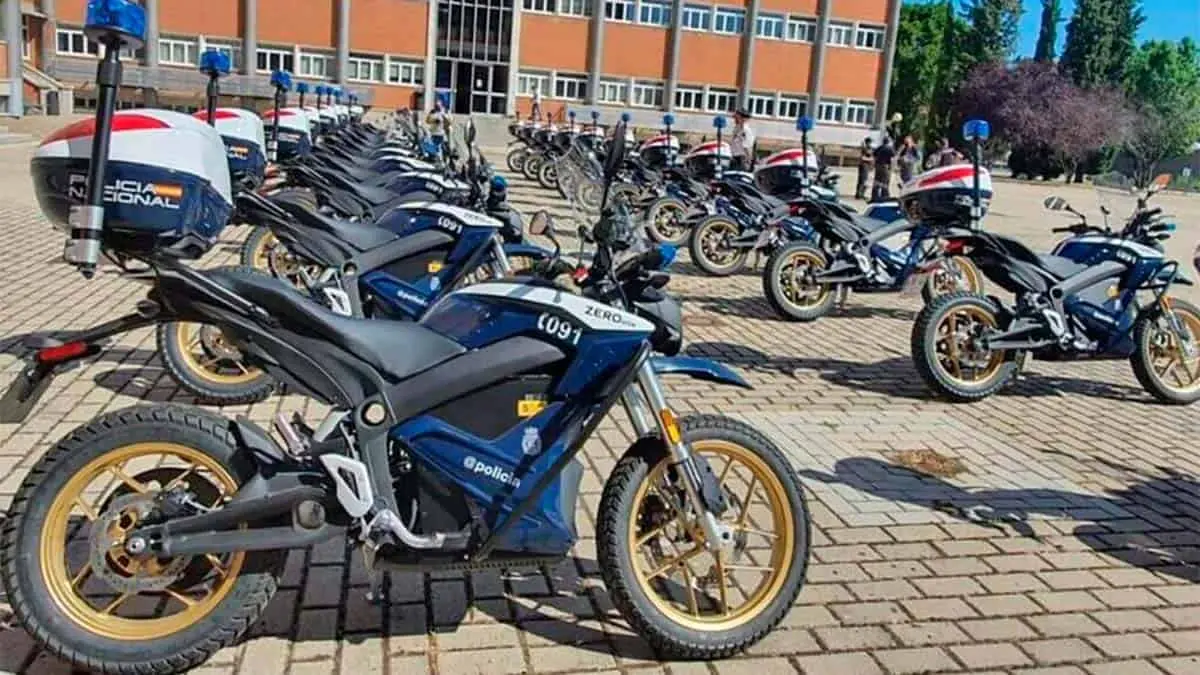 Foto de las nuevas motos el&eacute;ctricas Zero DSR de la Polic&iacute;a Nacional