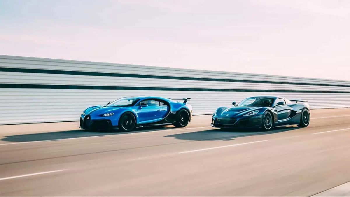 Foto de un Rimac y un Bugatti