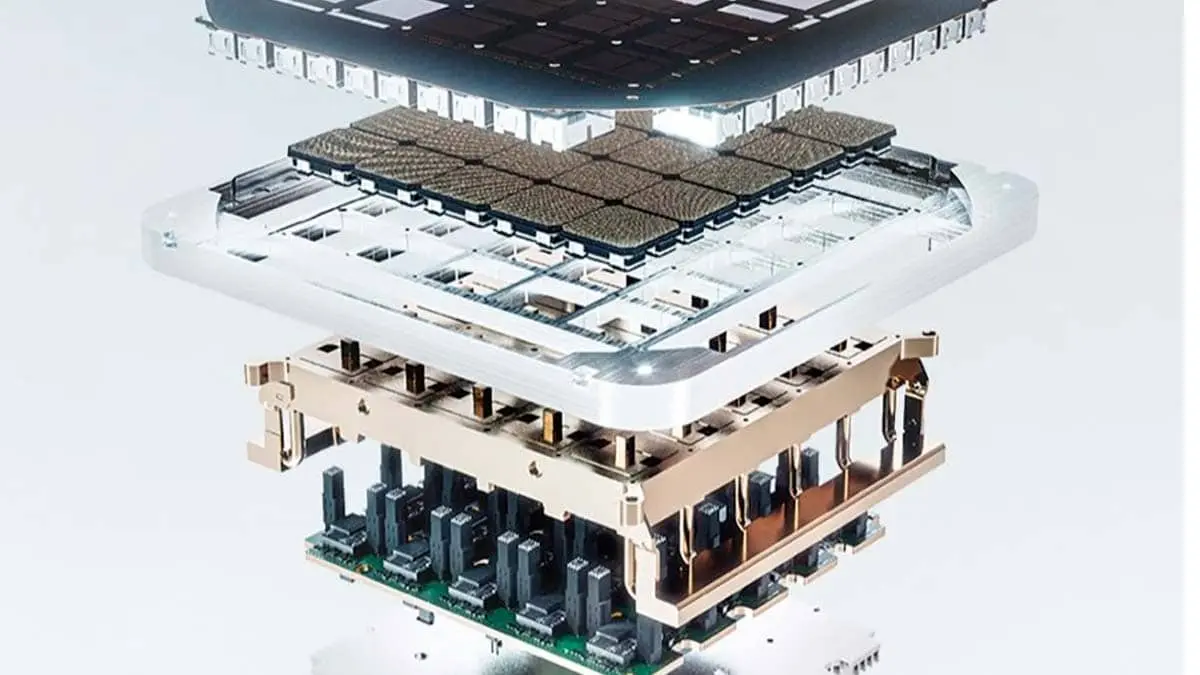 Foto del chip de la supercomputadora Tesla Dojo