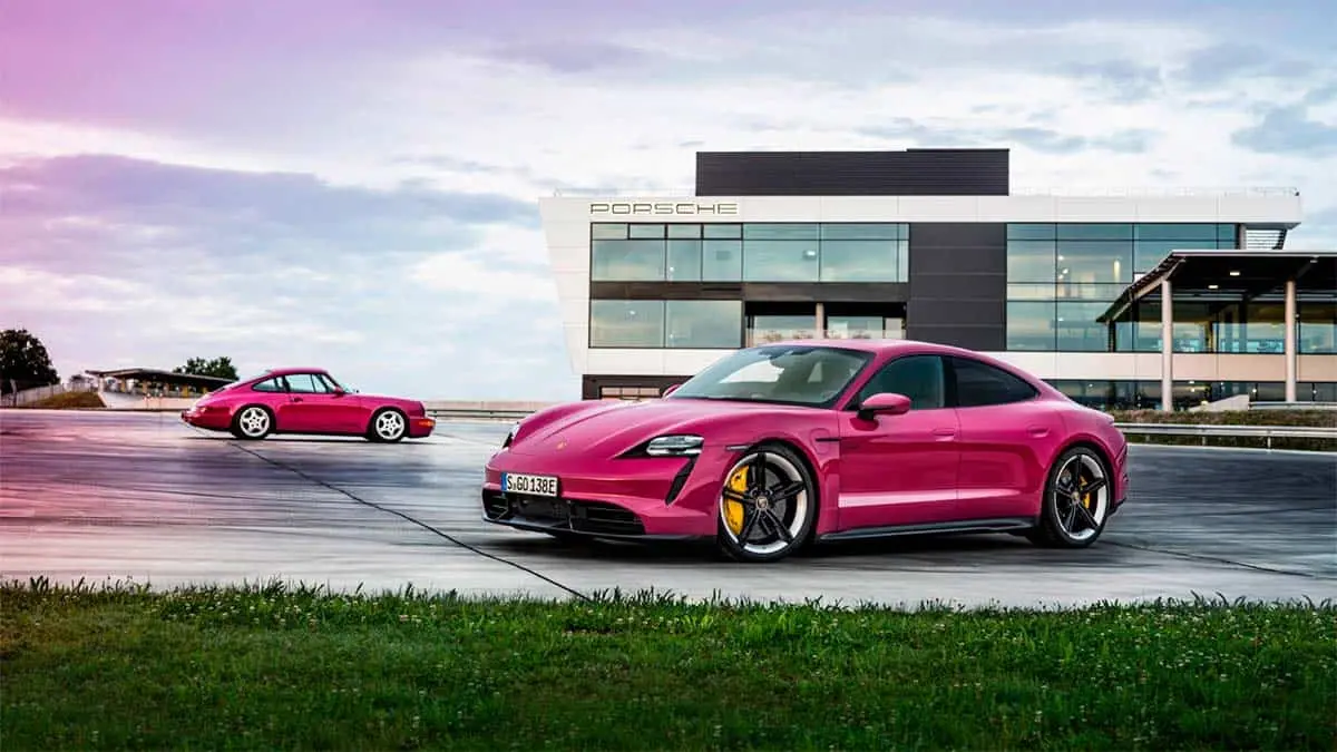 Foto del Porsche Taycan 2022 con uno de los nuevos colores