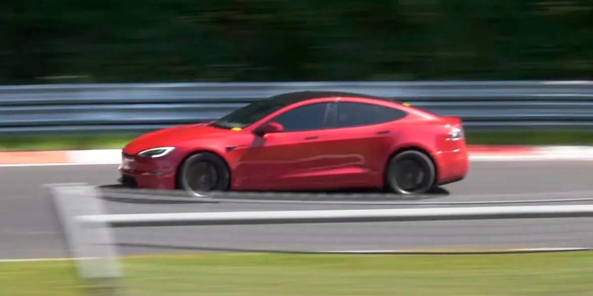 Foto del Tesla Model S Plaid en el circuito de Nurburgring
