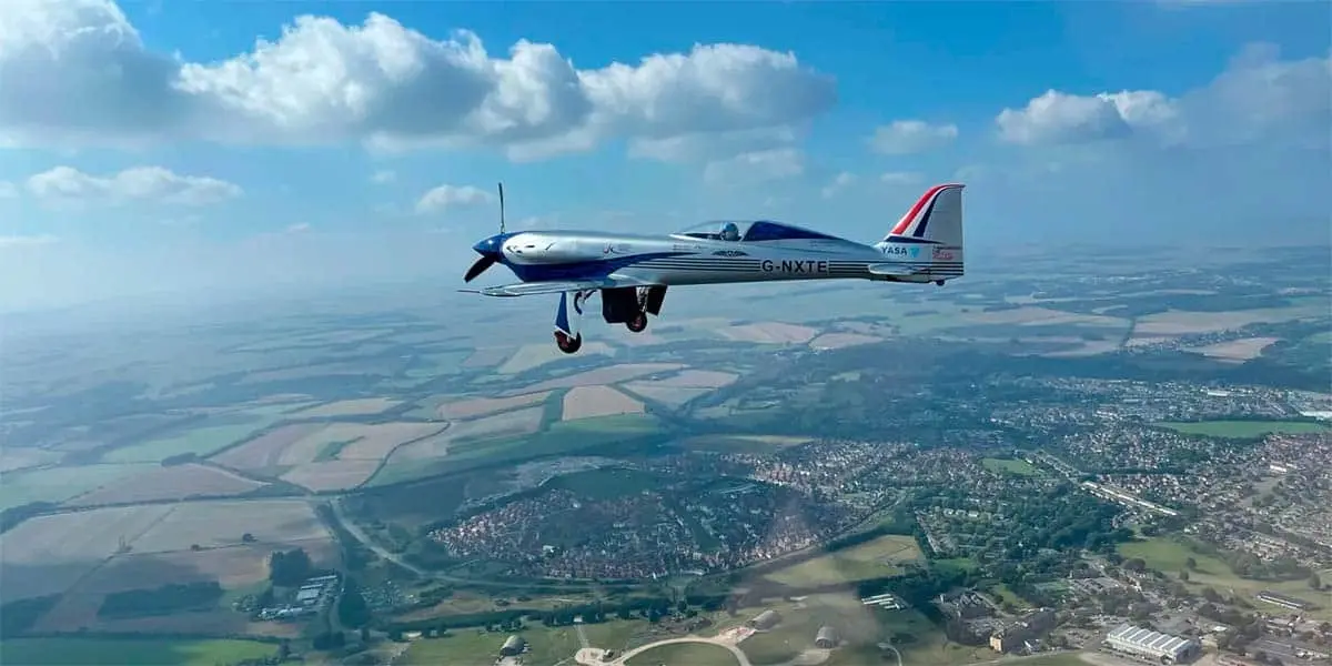 Foto del avi&oacute;n el&eacute;ctrico de Rolls-Royce, Spirit of Innovation en su primer vuelo
