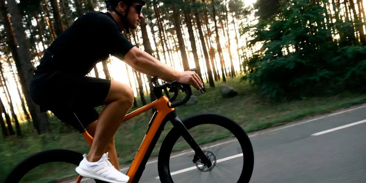 Cykl&aelig;r_nueva-marca-bicicletas-electricas-Porsche-Digital_Storck_movimiento-carretera
