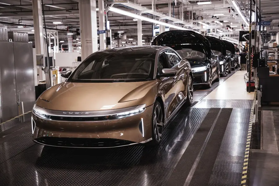 Primeras unidades del Lucid Air saliendo de la f&aacute;brica