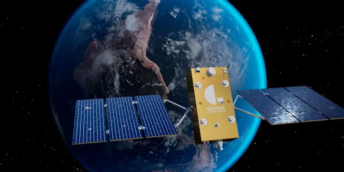 Satelite-Geely-tecnologia-conectividad-coches-autonomos_tierra-espacio