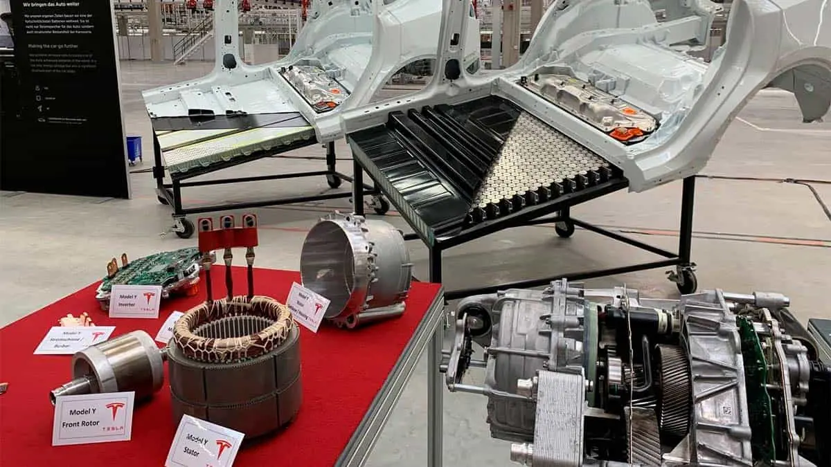 Foto de las bater&iacute;as estructurales 4680 de Tesla en la Gigafactory de Berl&iacute;n