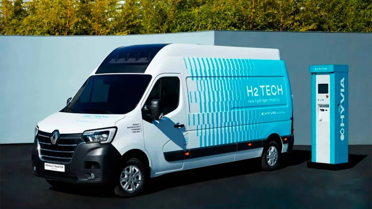 Furgoneta Renault de hidr&oacute;geno y punto de carga