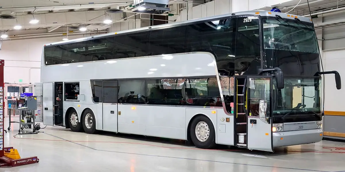 Lightning-eMotors-autobus-electrico-dos-pisos-mayor-bateria