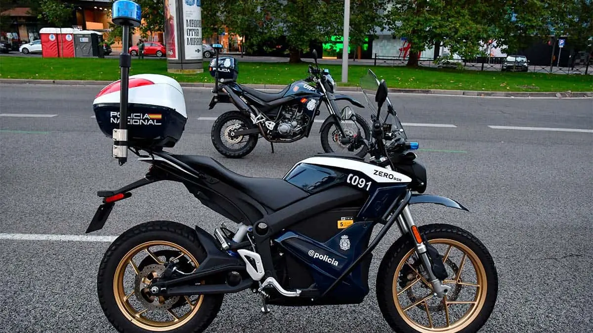 Foto de las nuevas motos el&eacute;ctricas de la polic&iacute;a Nacional de Espa&ntilde;a