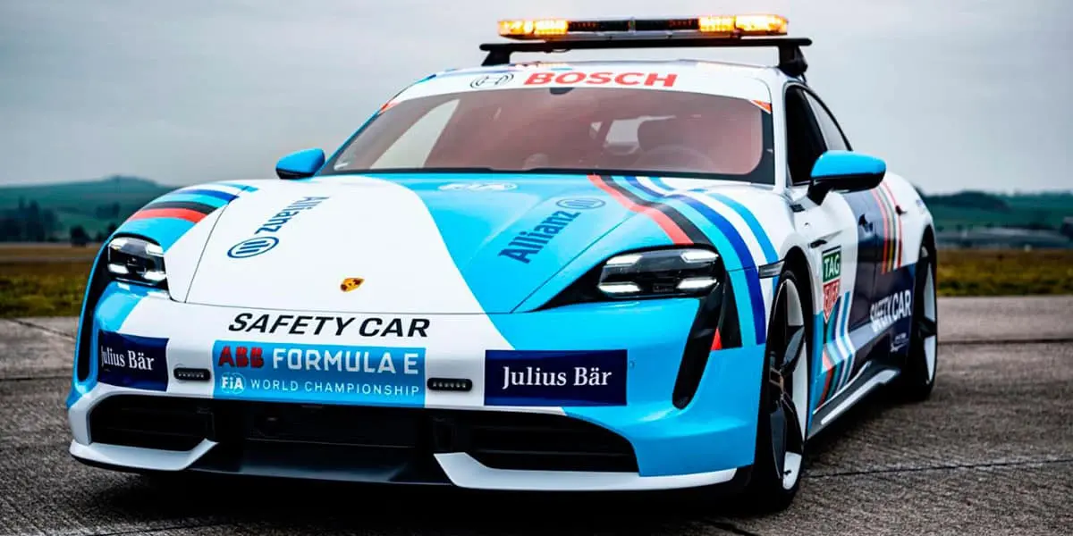 Porsche-Taycan-Turbo-S_Safety-Car-Formula-E-octava-temporada_frontal