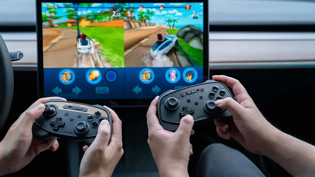 Mando Jowua para jugar a los juegos de Tesla