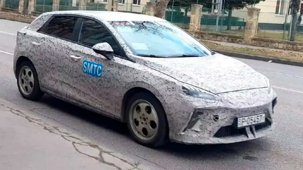 Foto del futuro MG CyberE con camuflaje