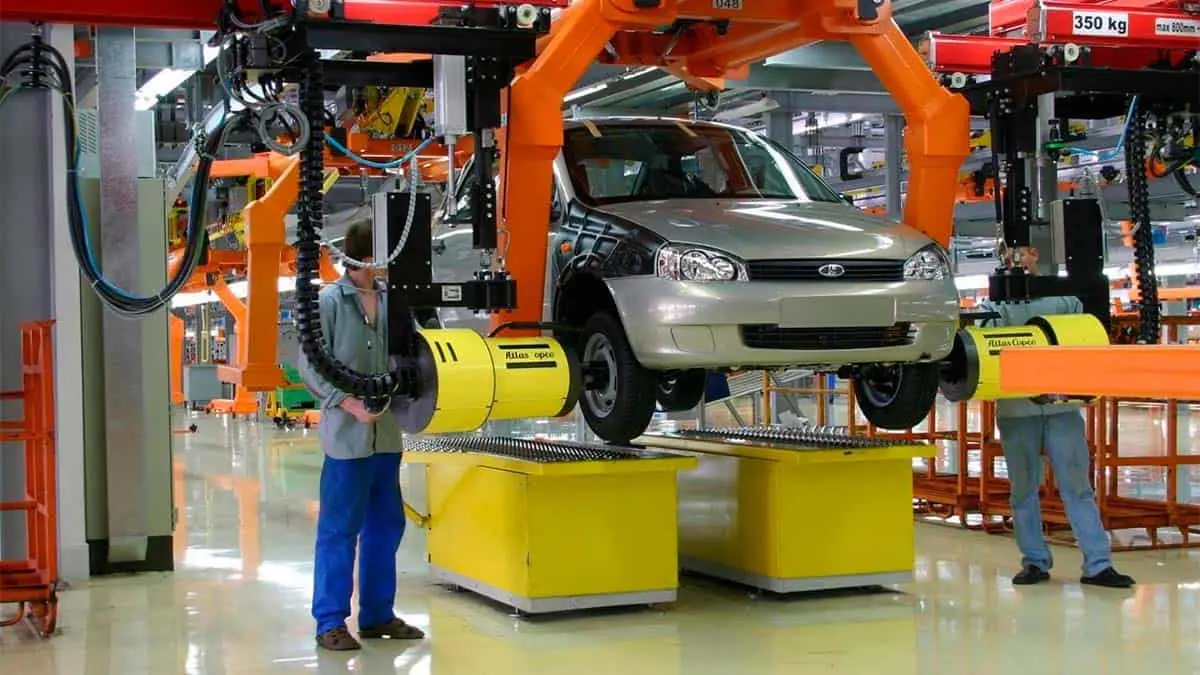 F&aacute;brica de Lada en Rusia