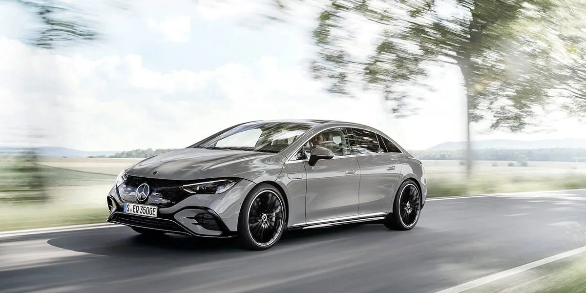 Mercedes-Benz-EQE_carretera
