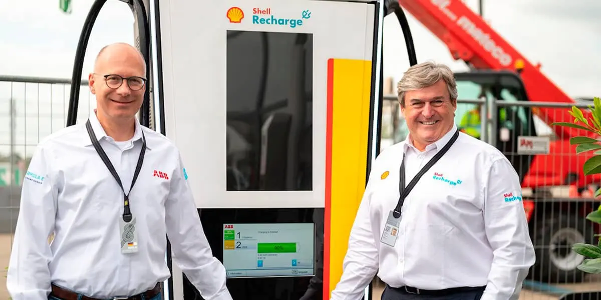 Frank-Muehlon_CEO-ABB-E-mobility__Istvan-Kapitany_vicepresidente-ejecutivo-global-Shell-Mobility