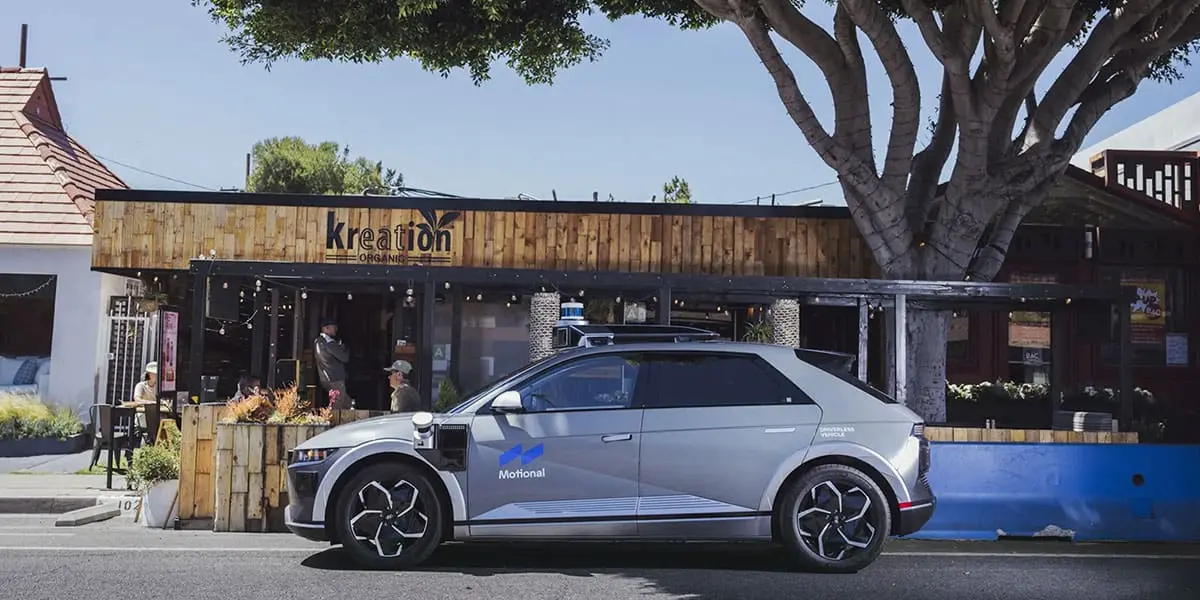 Hyundai-IONIQ-5-autonomo-Motional_entregas-Uber-Eats