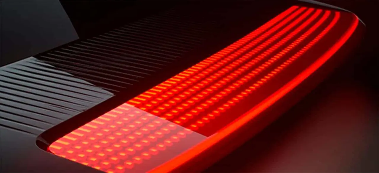 Aler&oacute;n del IONIQ 6 de Hyundai iluminado