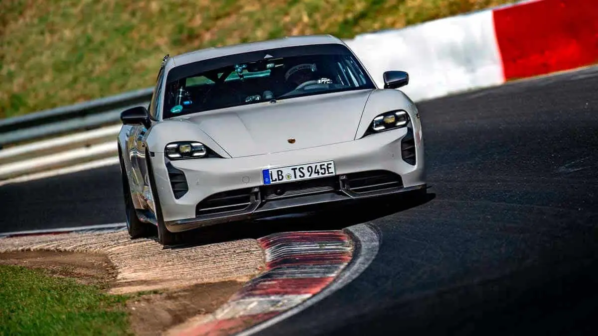 Porsche Taycan Turbo S en el circuito de Nurburgring