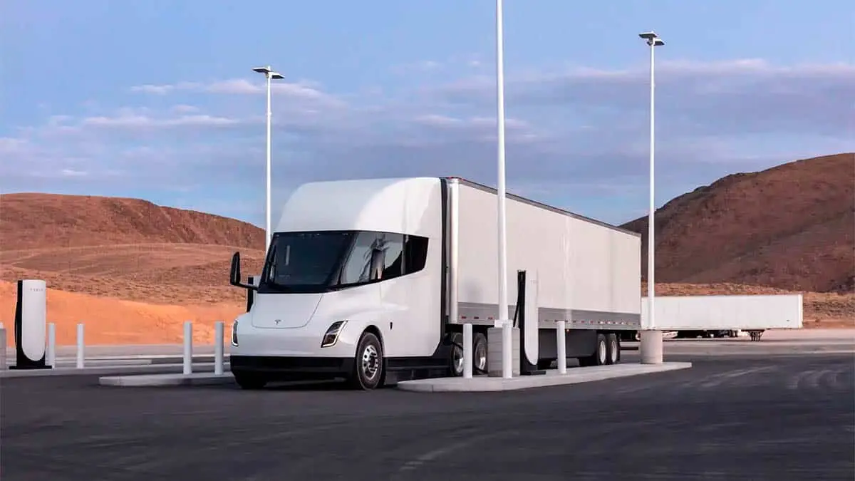 Tesla Semi actualizado cargando 