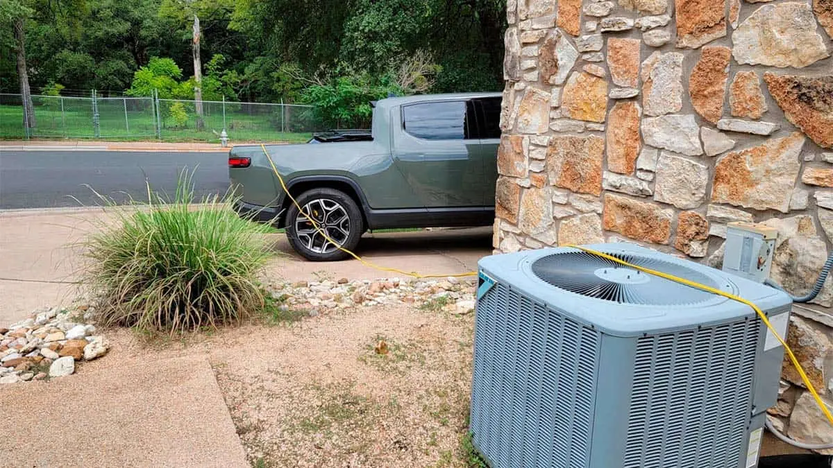 Operaci&oacute;n vasectom&iacute;a realizada con energ&iacute;a de un coche el&eacute;ctrico (Rivian R1T)