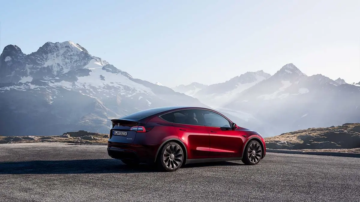 Tesla Model Y color Midnight Cherry Red - nuevo color