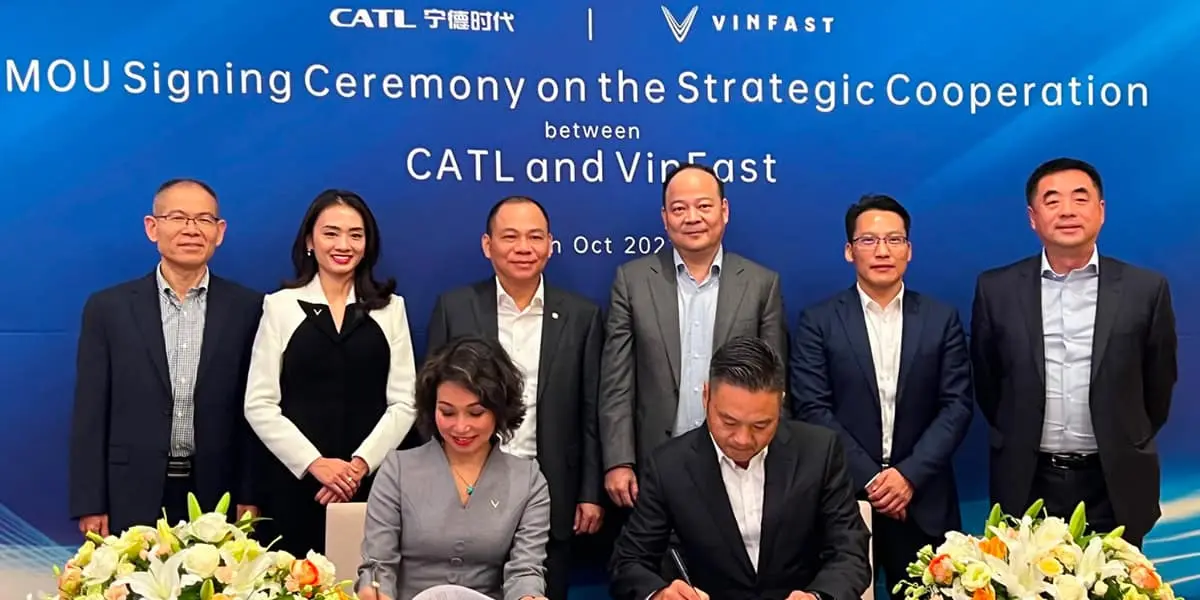 CATL-VinFast_firma-acuerdo-chasis-monopatin-CIIC