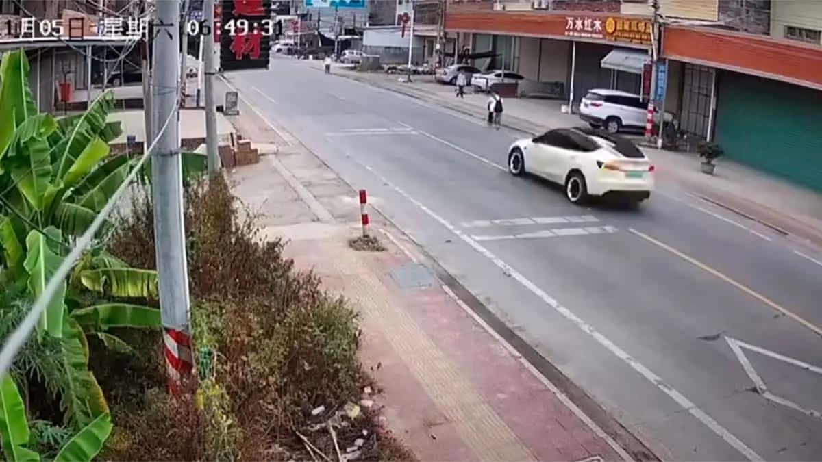Imagen del accidente de un Tesla Model Y sin control en China