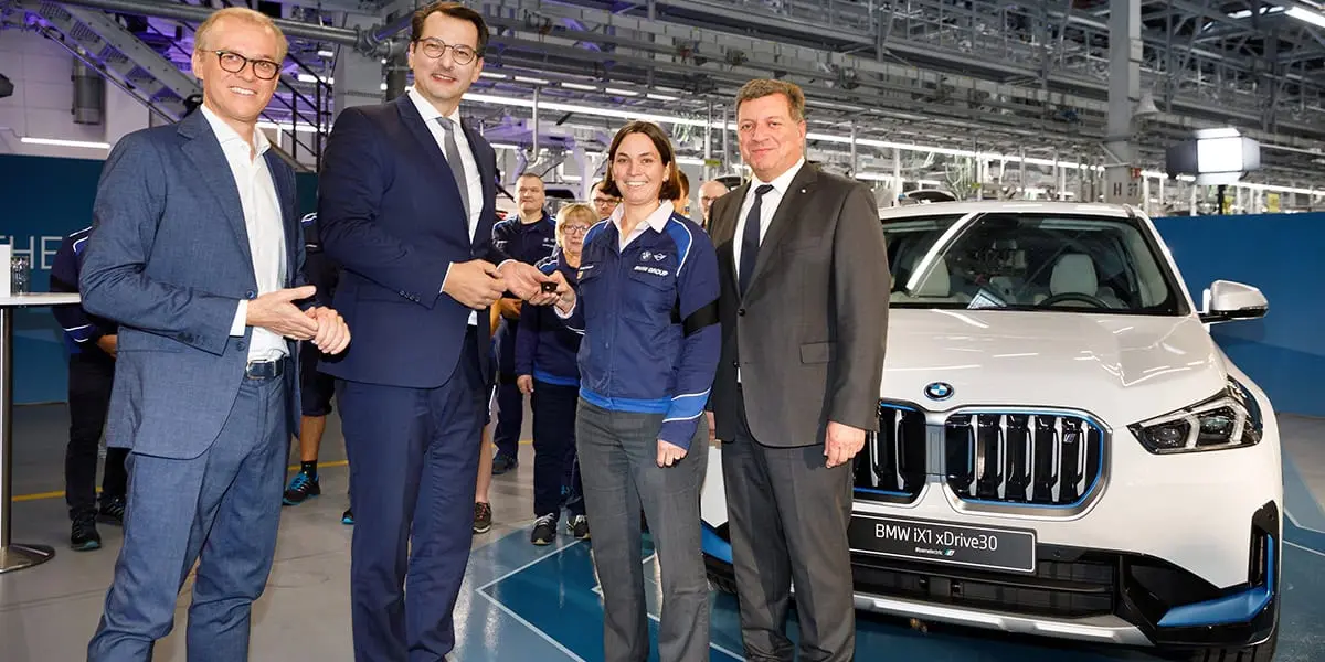 BMW-iX1_inicio.produccion-Ratisbona_acto