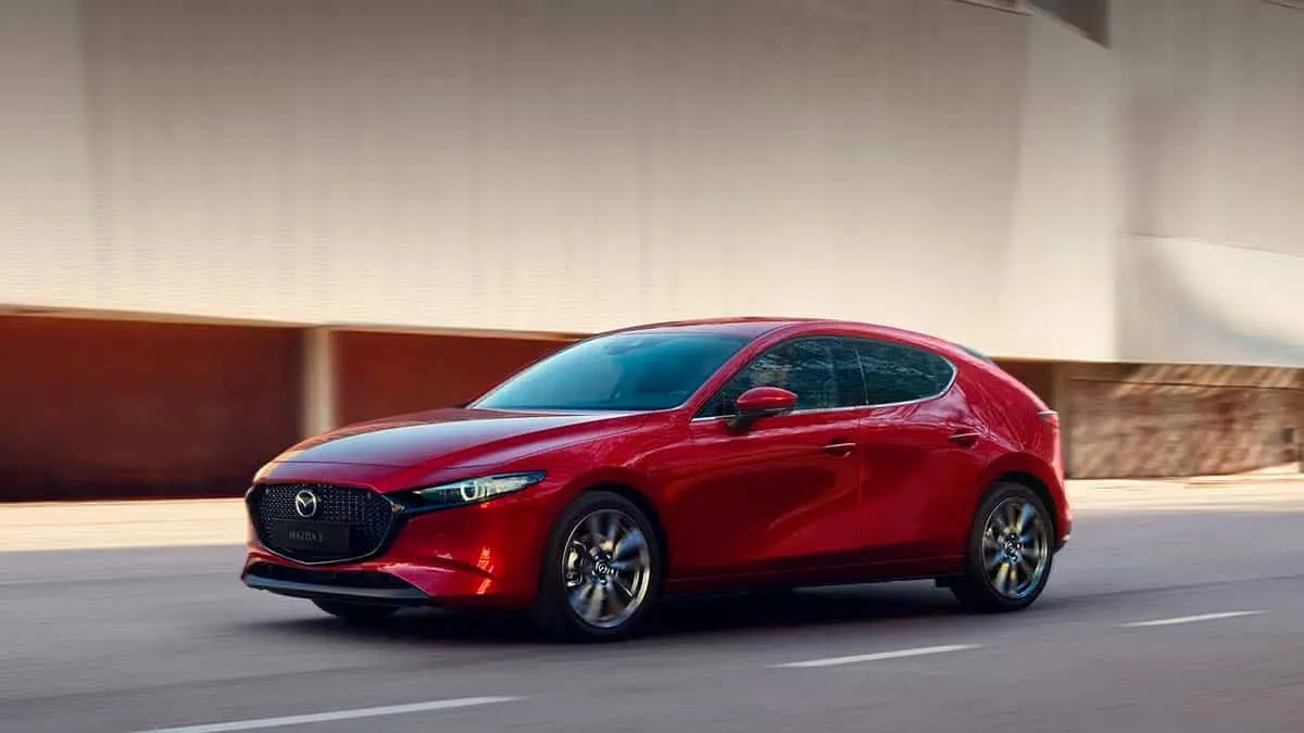 Mazda 3 de color rojo