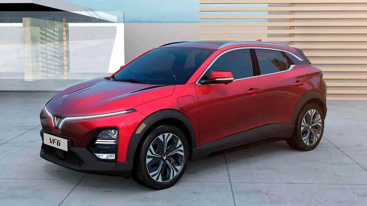 Vinfast VF6 de color rojo