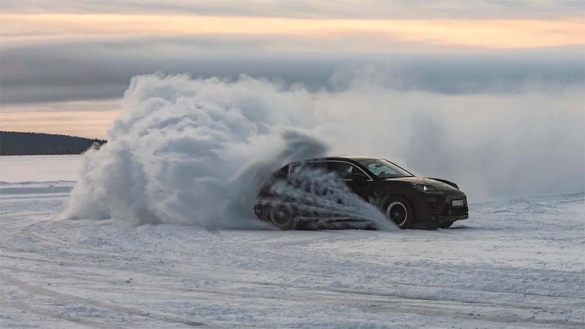 Foto del Porsche Macan en la nieve