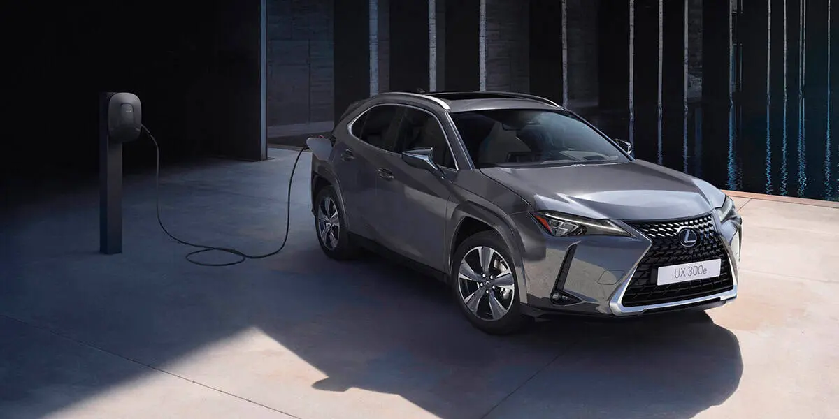 Nuevo-Lexus-UX-300-e_cargando