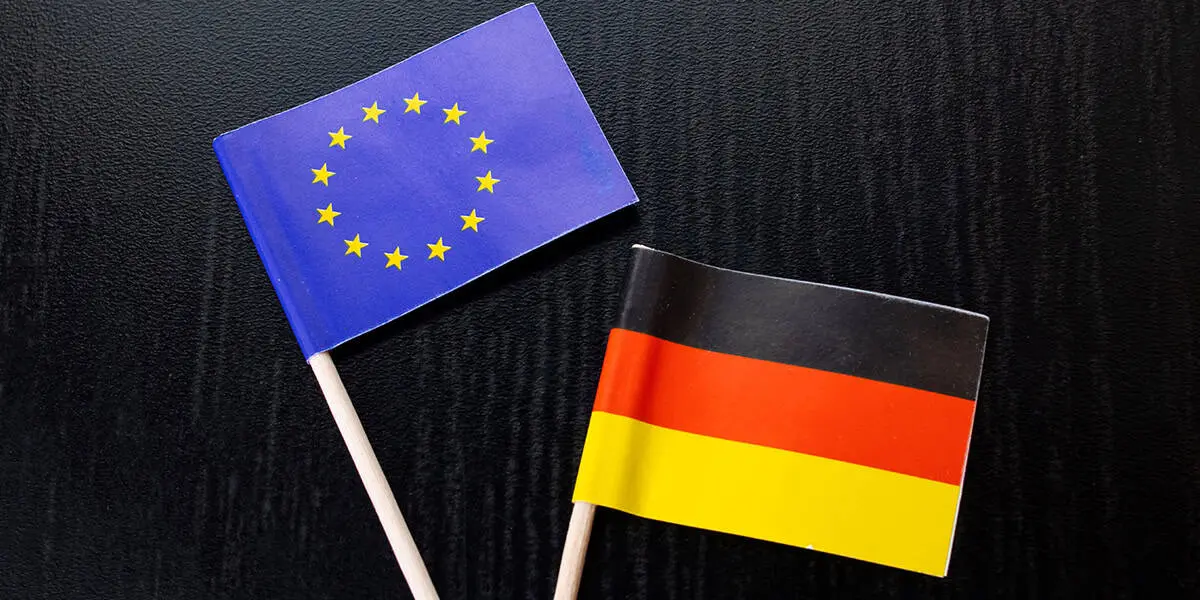 Banderas_Europa-Alemania-disputa-ley-prohibicion-coches-combustion-2035