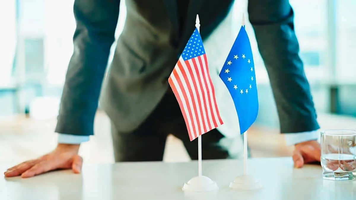 Bandera de Estados Unidos y de Europa