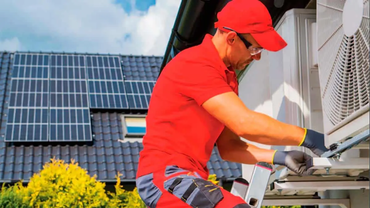 Paneles solares junto bombas de calor