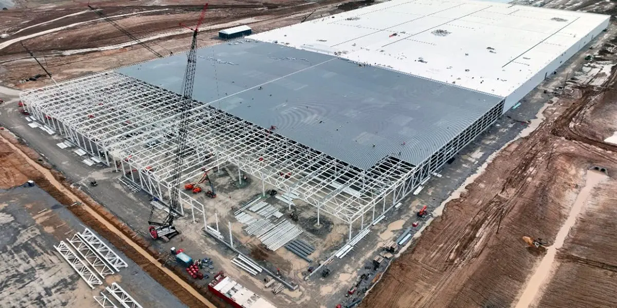BlueOval-City-Ford_actualmente-construccion