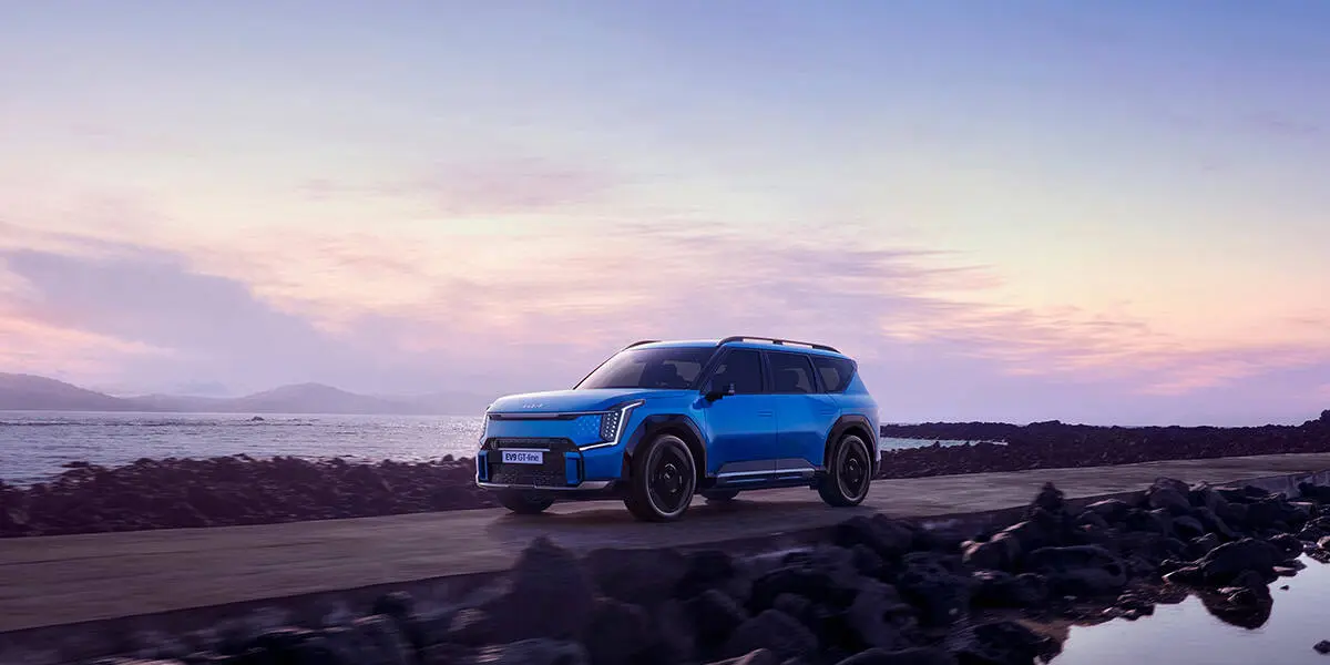 KIA-EV9_color-azul_carretera