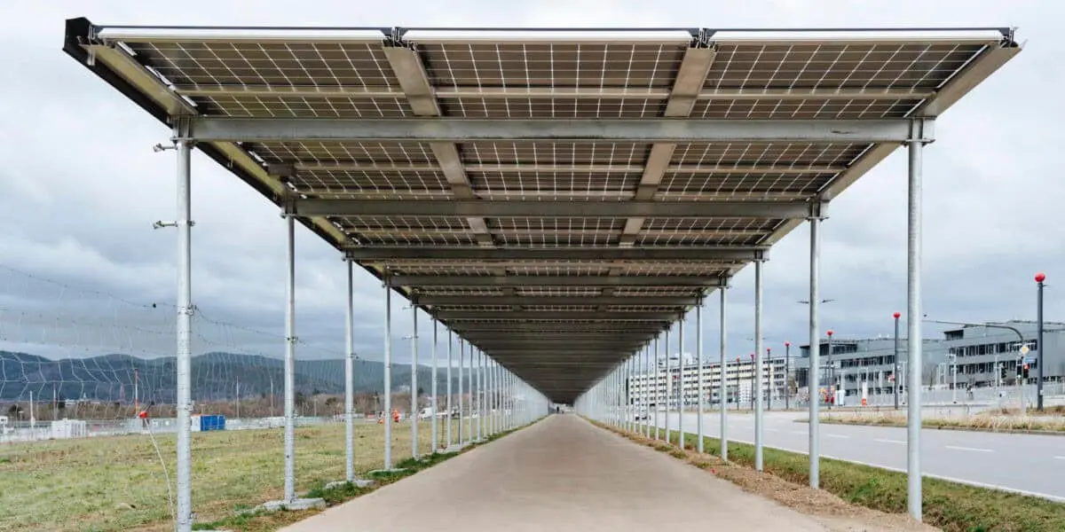 Carril-bici-cubierto-solar-Alemania