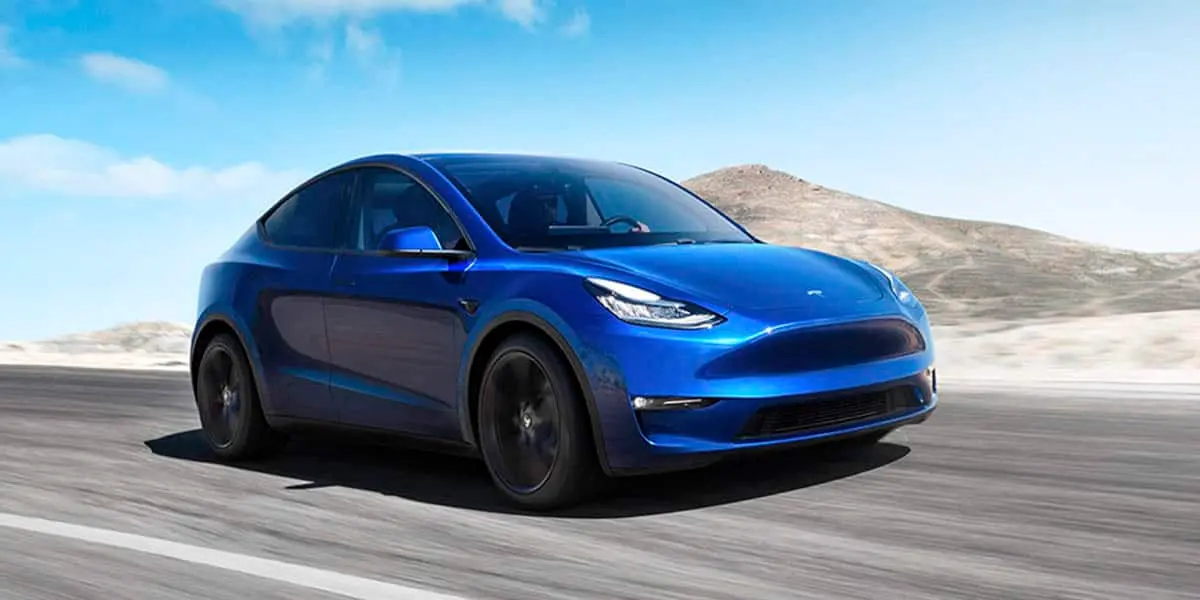 tesla-model-y-azul-carretera