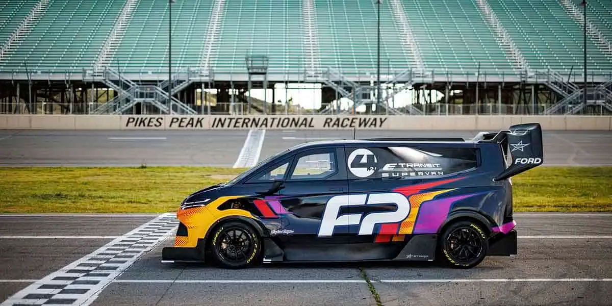 Ford-SuperVan-4_2-electrica_Pikes-Peak_lateral