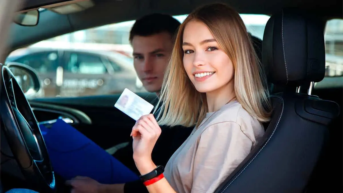 Carnet conducir de una chica