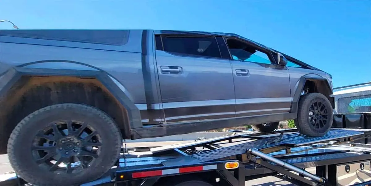 Tesla Cybertruck camuflada con dise&ntilde;o Ford F-150 Lightning