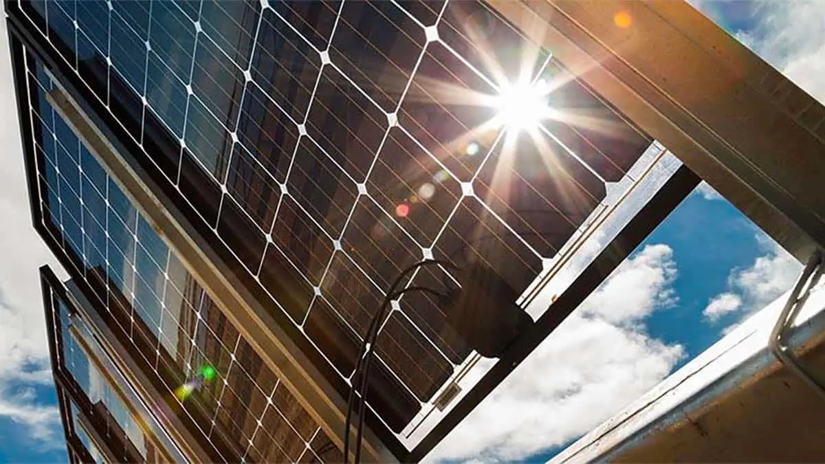 paneles solares con c&eacute;lulas bifaciales