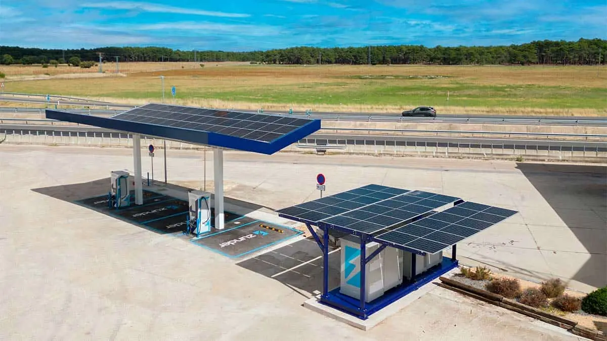 Zunder, estaci&oacute;n de recarga autosuficiente